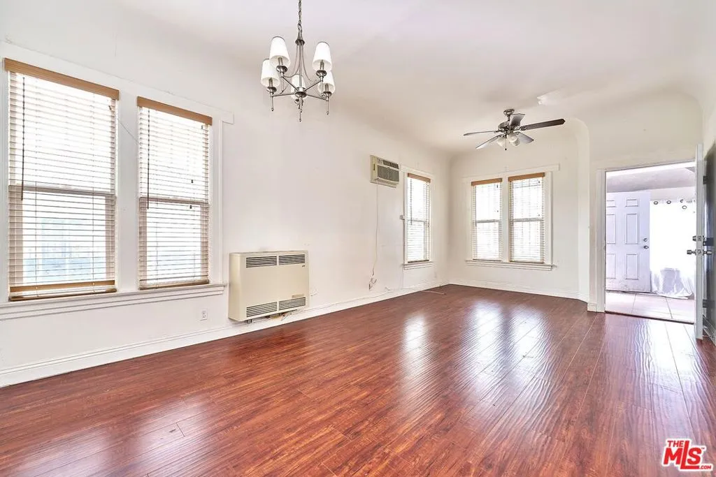 1147 S Mariposa Avenue, Los Angeles, California 90006 home-pic-6